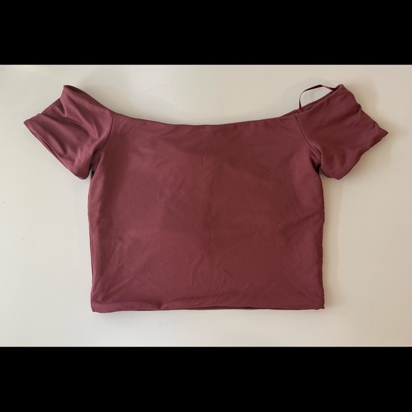 Mauve colored off the shoulder crop top - Picture 2 of 3
